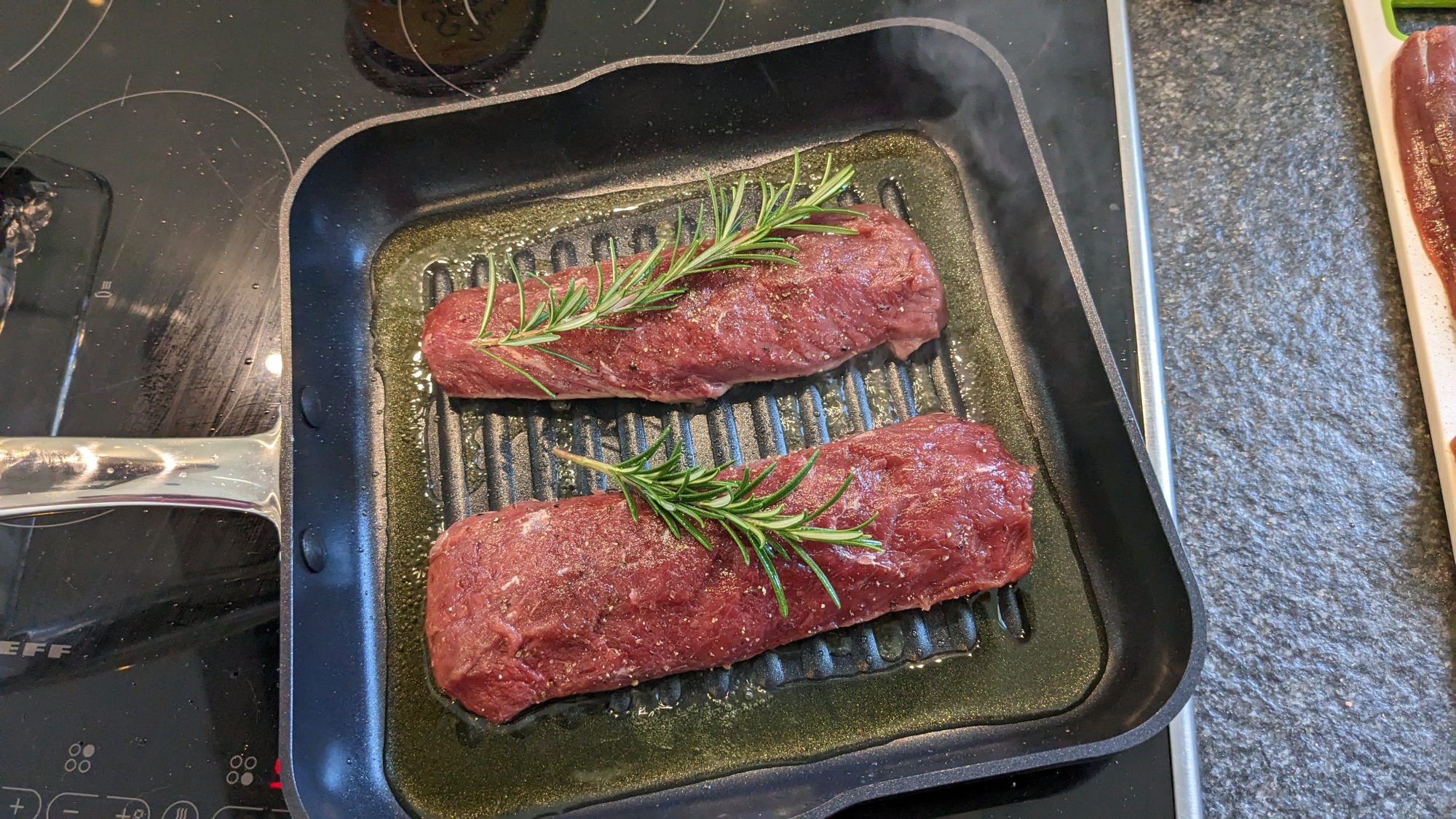 Frisches Wildbret in der Pfanne.